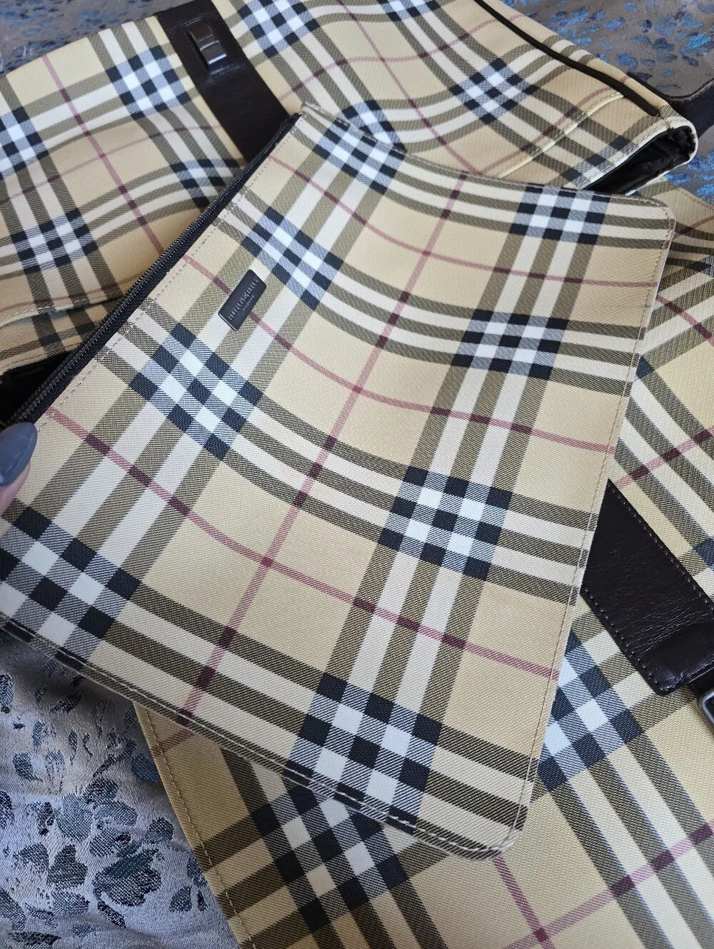 Authentic Burberry Classic Plaid Men's Messenger Bag in Beige